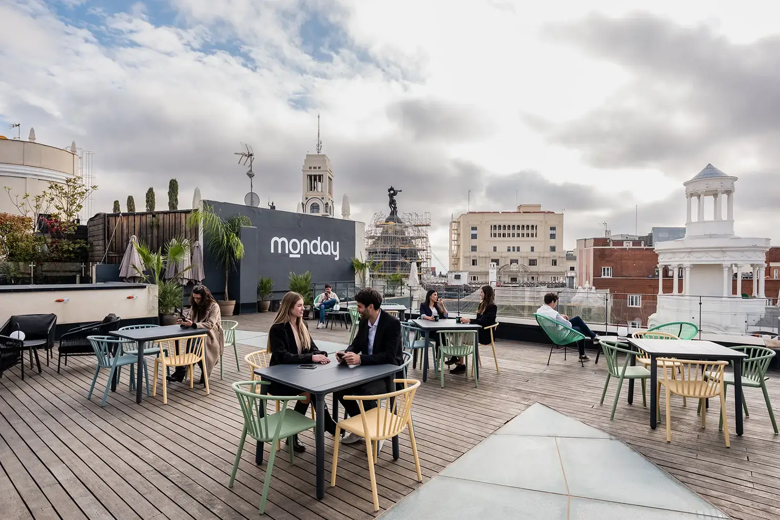 Monday Cibeles interior photo 3