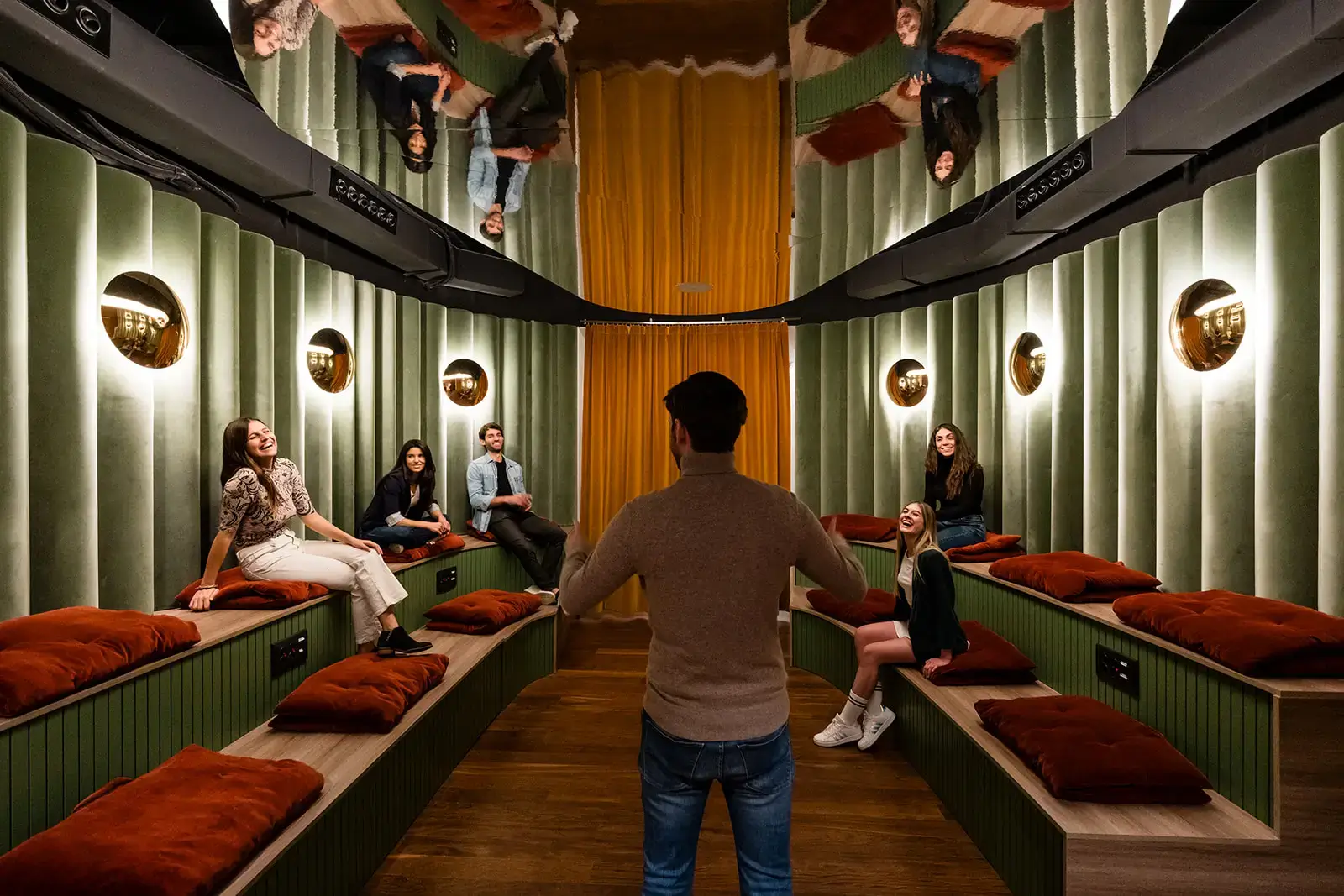 Monday Cibeles interior photo 4