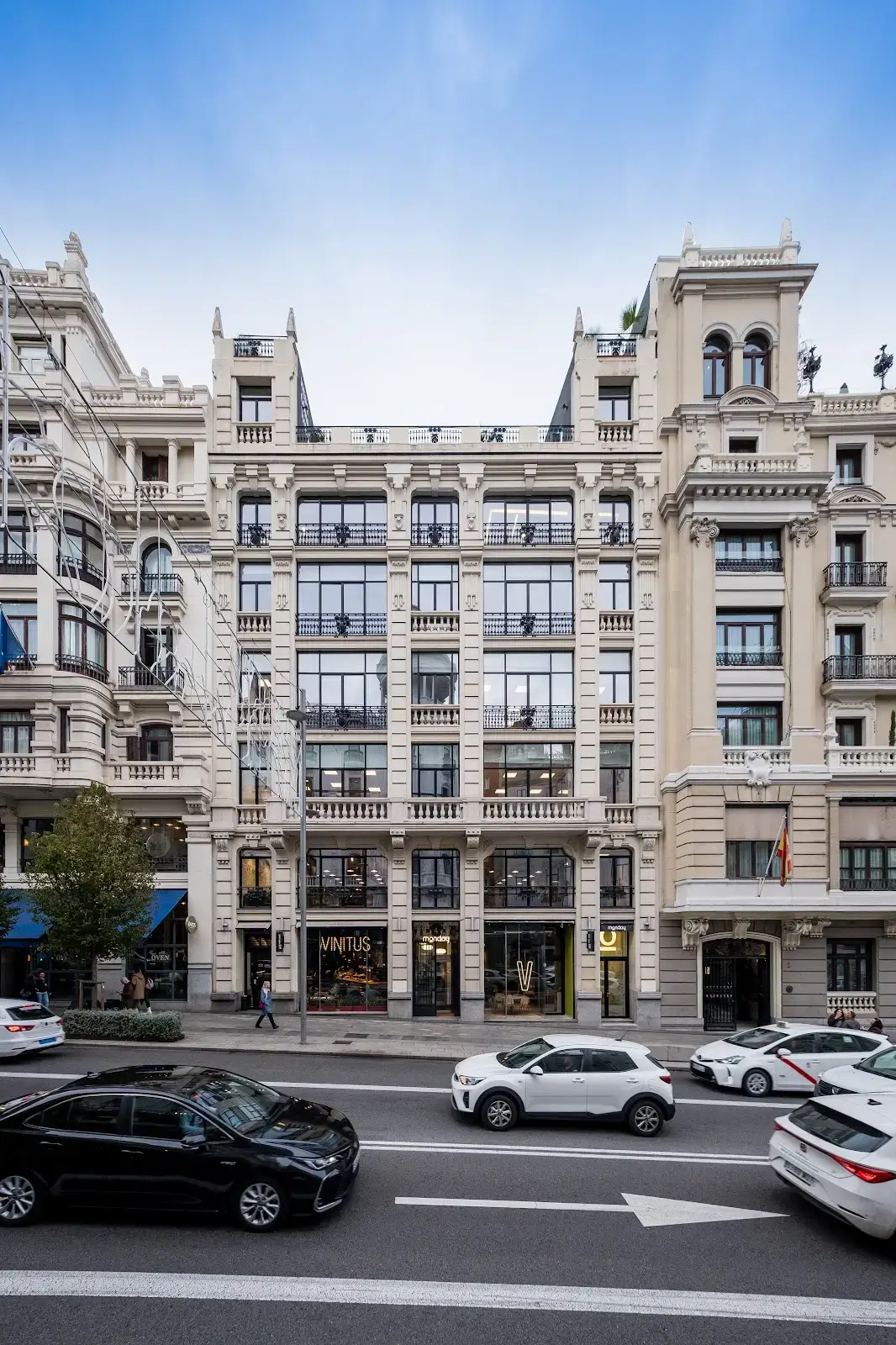 Monday Cibeles interior photo 9