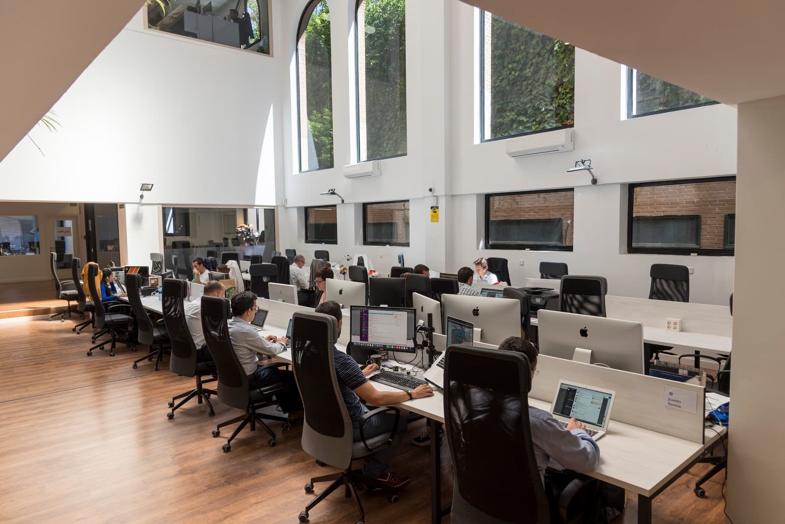 Cink Coworking Henri Dunant interior photo 2