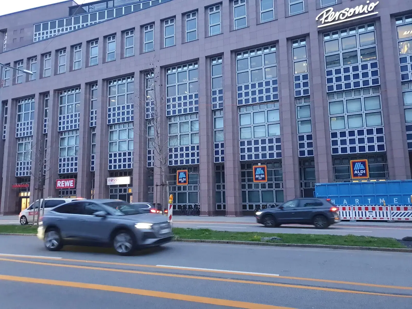 Ruby Leo Workspaces Munich interior photo 11