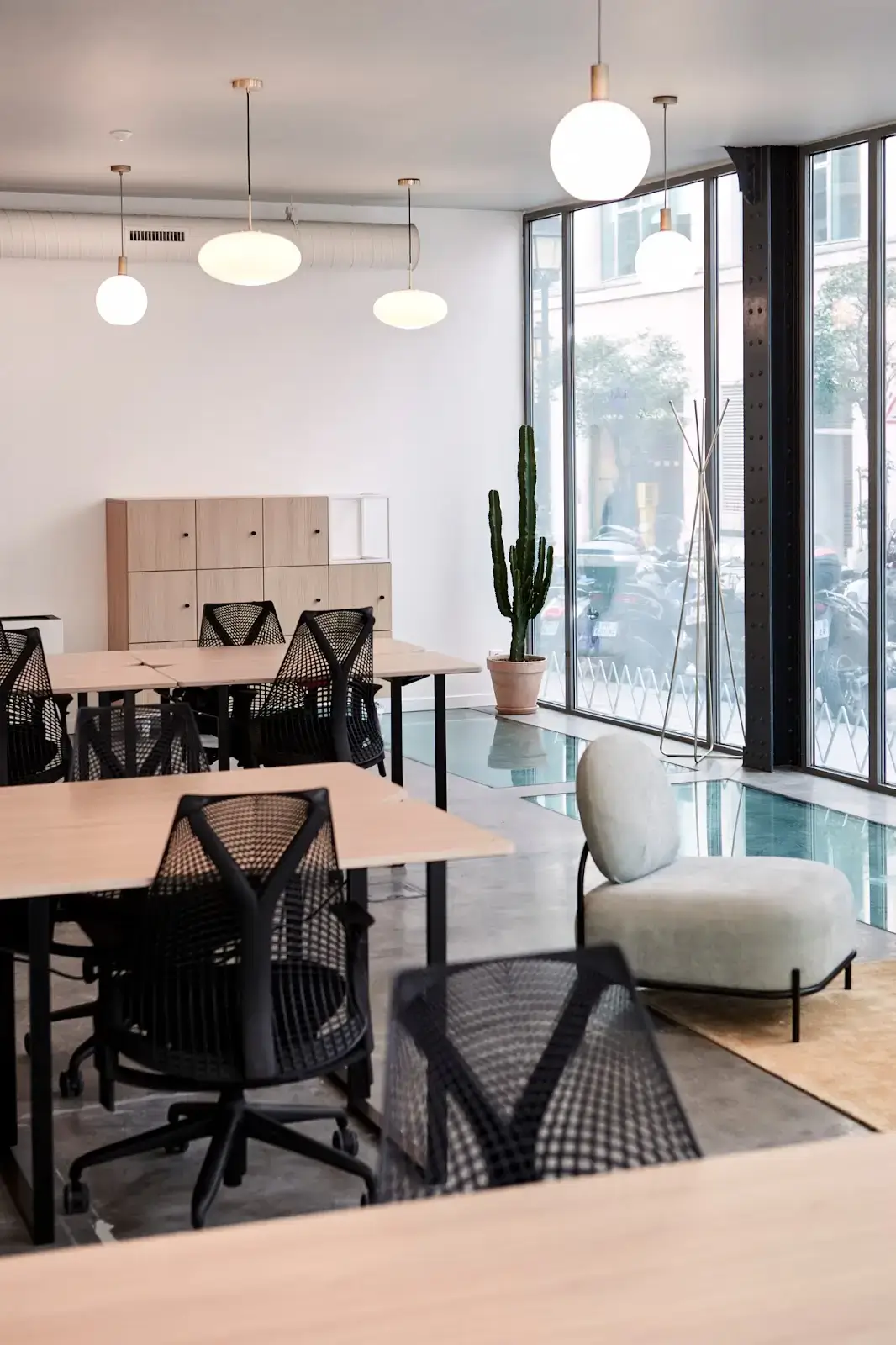 Morning, Dussoubs interior photo 6