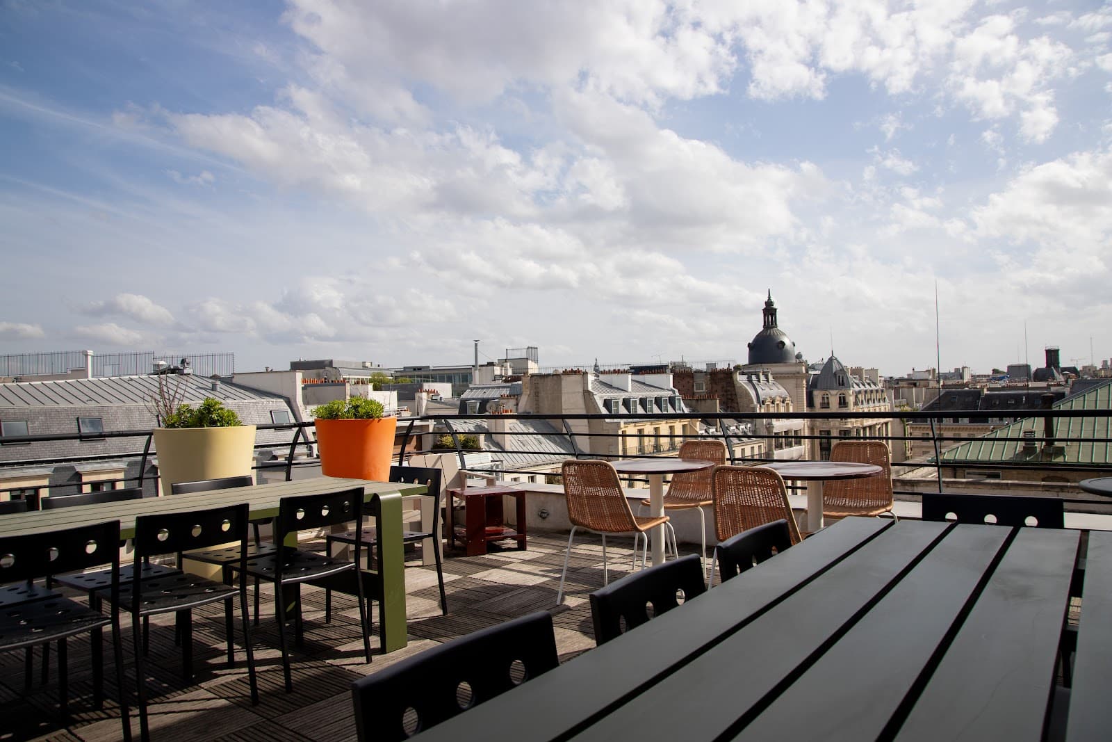 Morning, Bourse interior photo 11