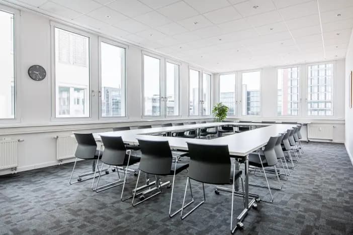 Regus Stuttgart Curiestraße 2 interior photo 3