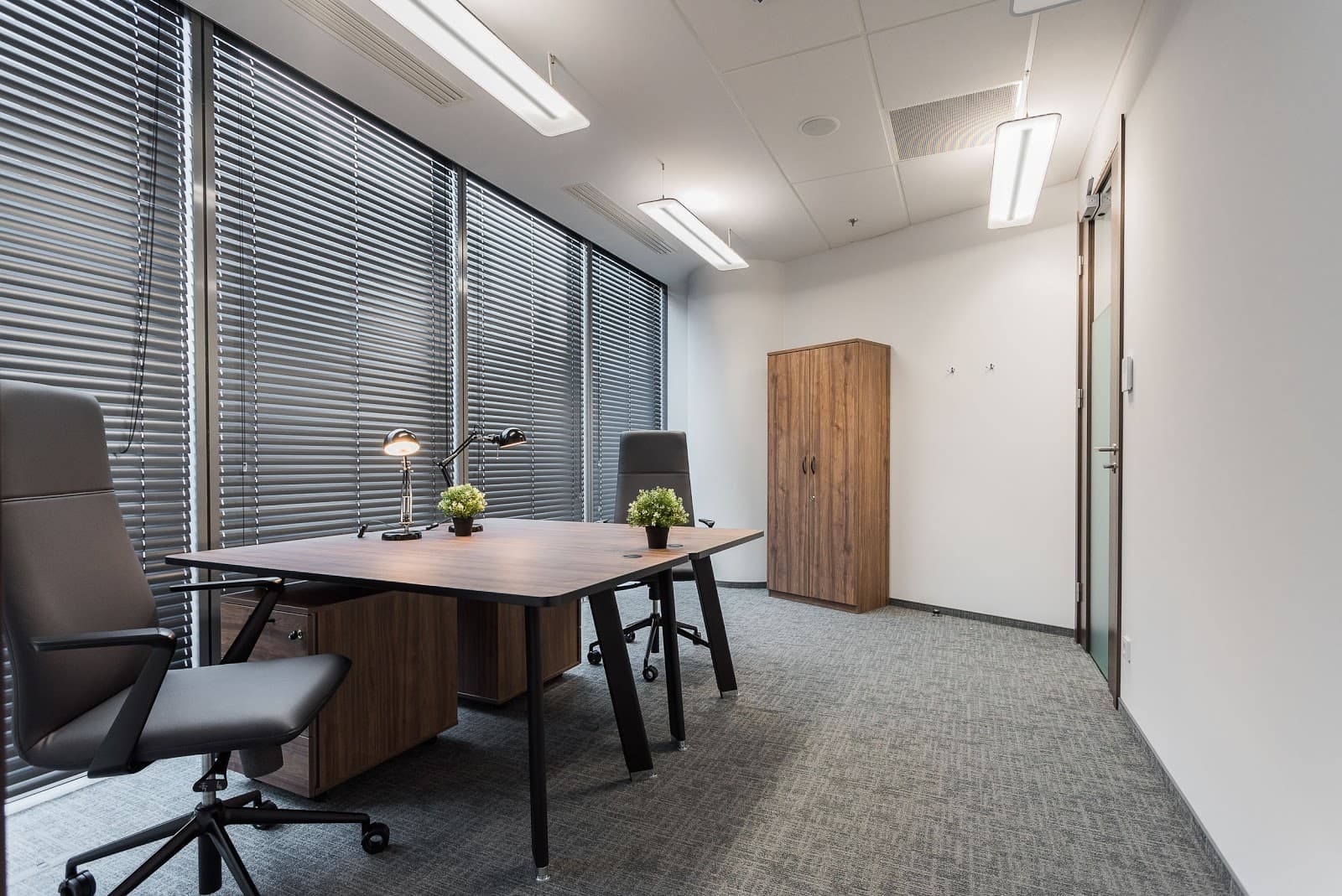 OmniOffice Q22 interior photo 6