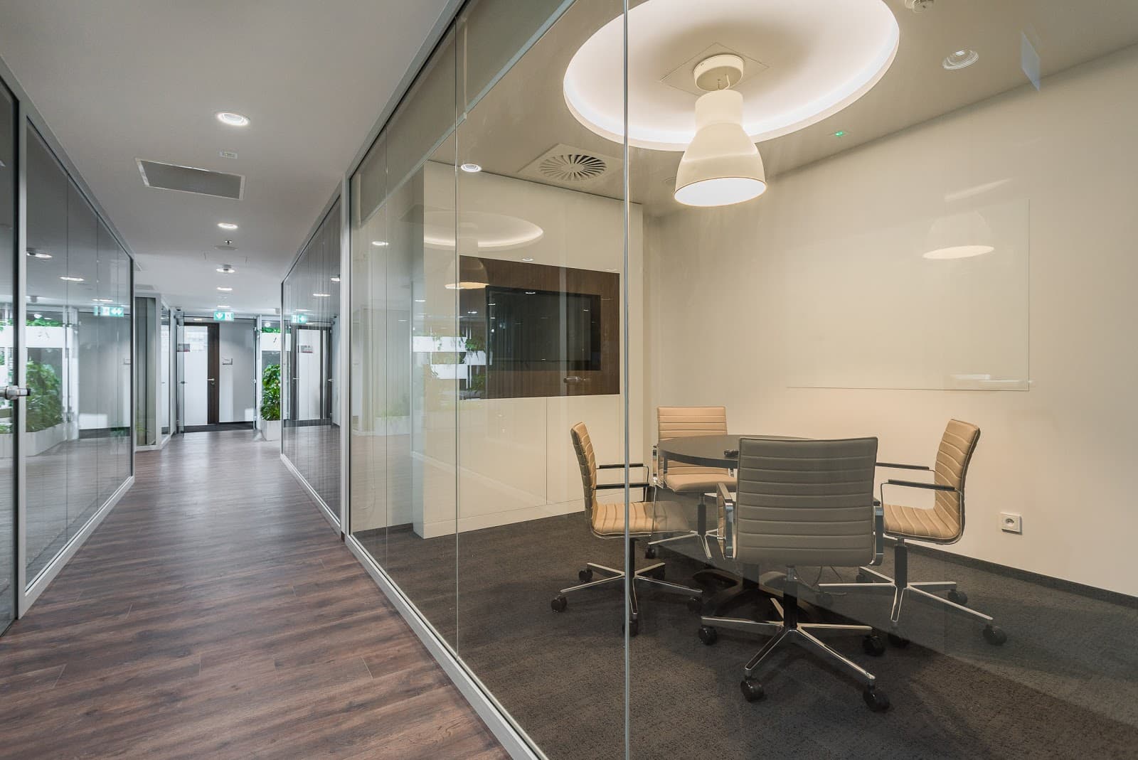 OmniOffice Q22 interior photo 8