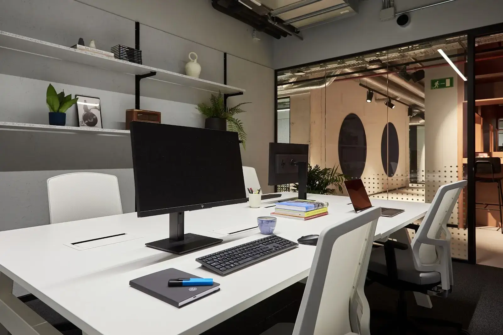 The Social Hub Coworking Barcelona Poblenou interior photo 2