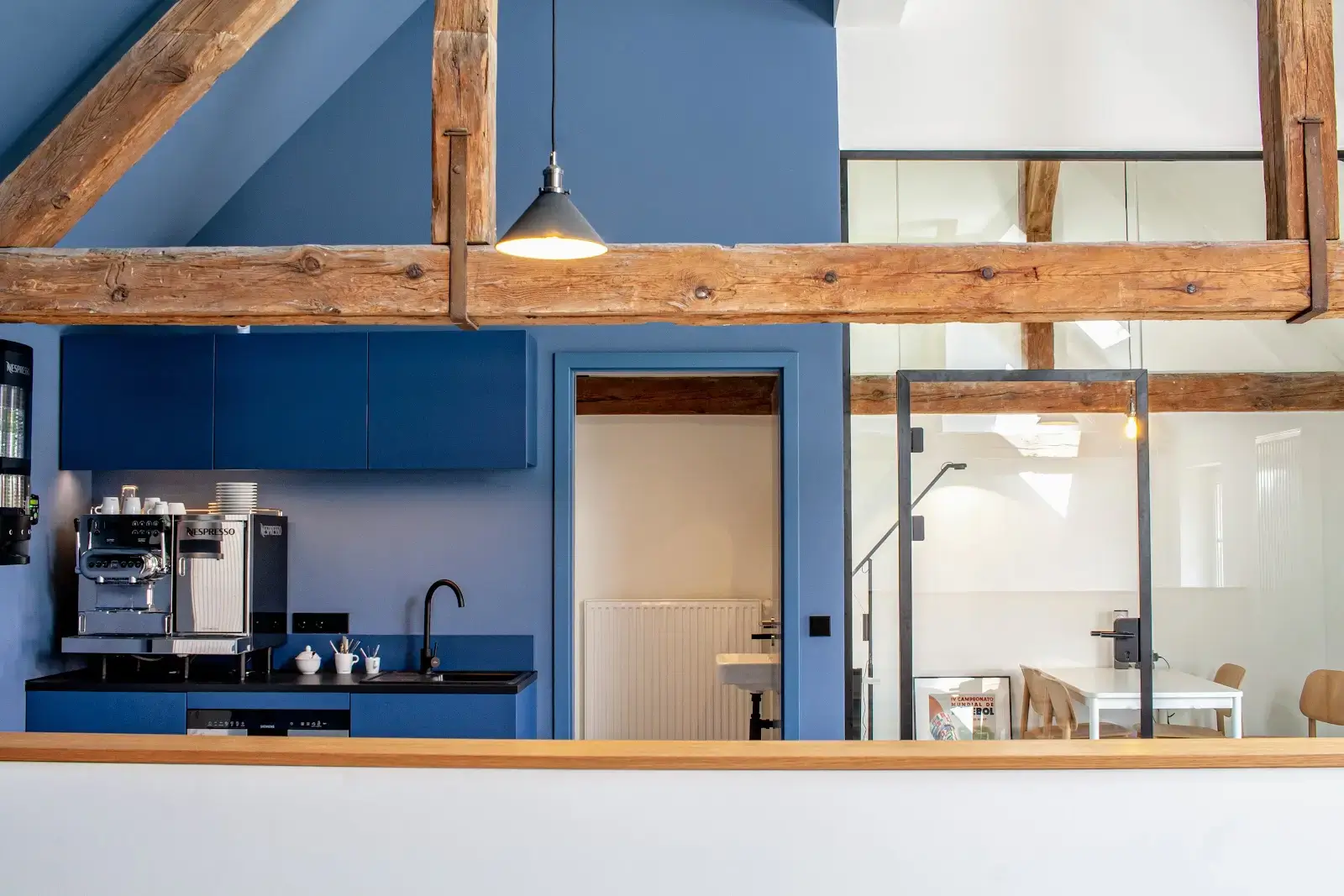 Project JUNE interior photo 5