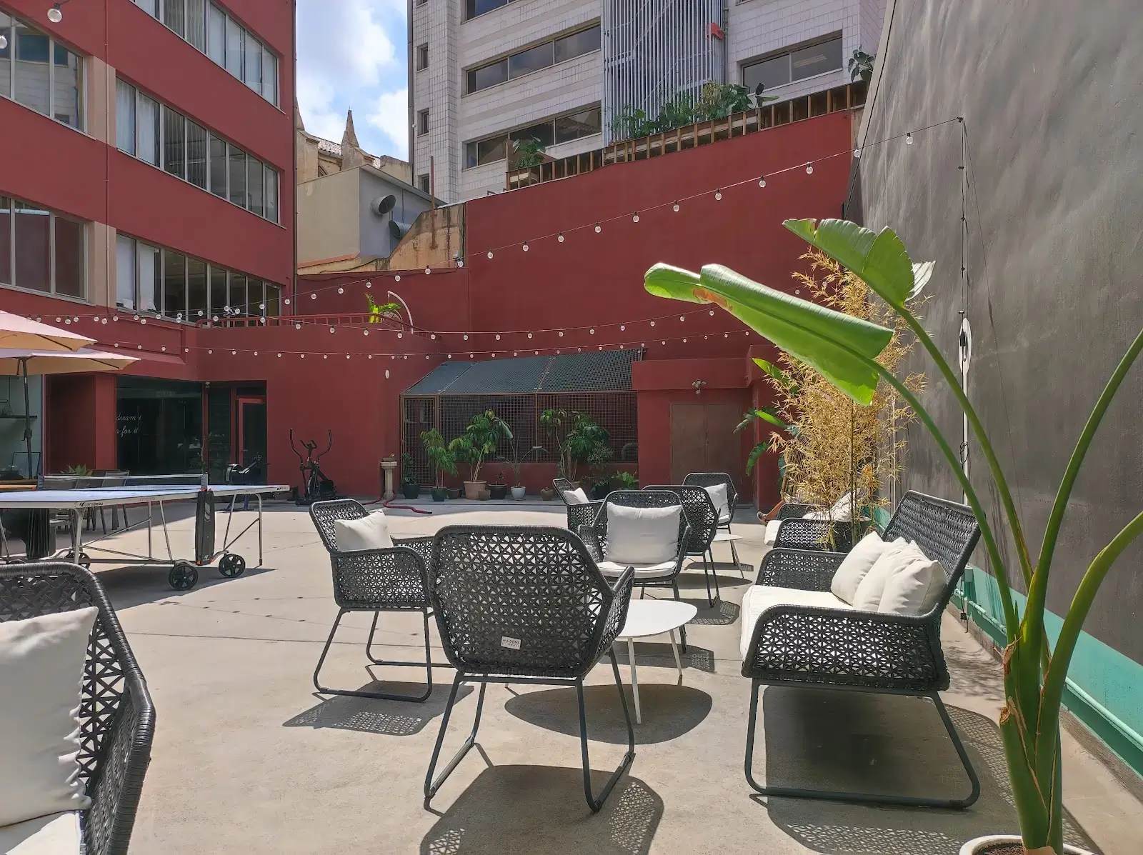 Monday Diagonal interior photo 9