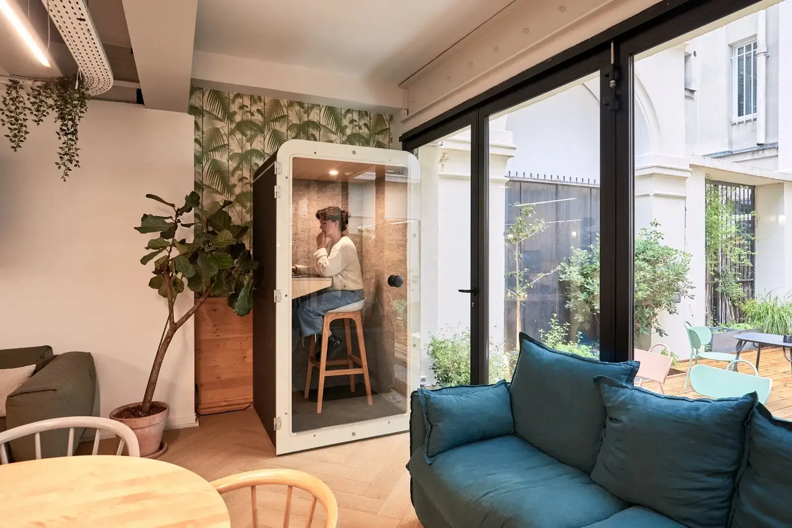 Morning, Amsterdam interior photo 4