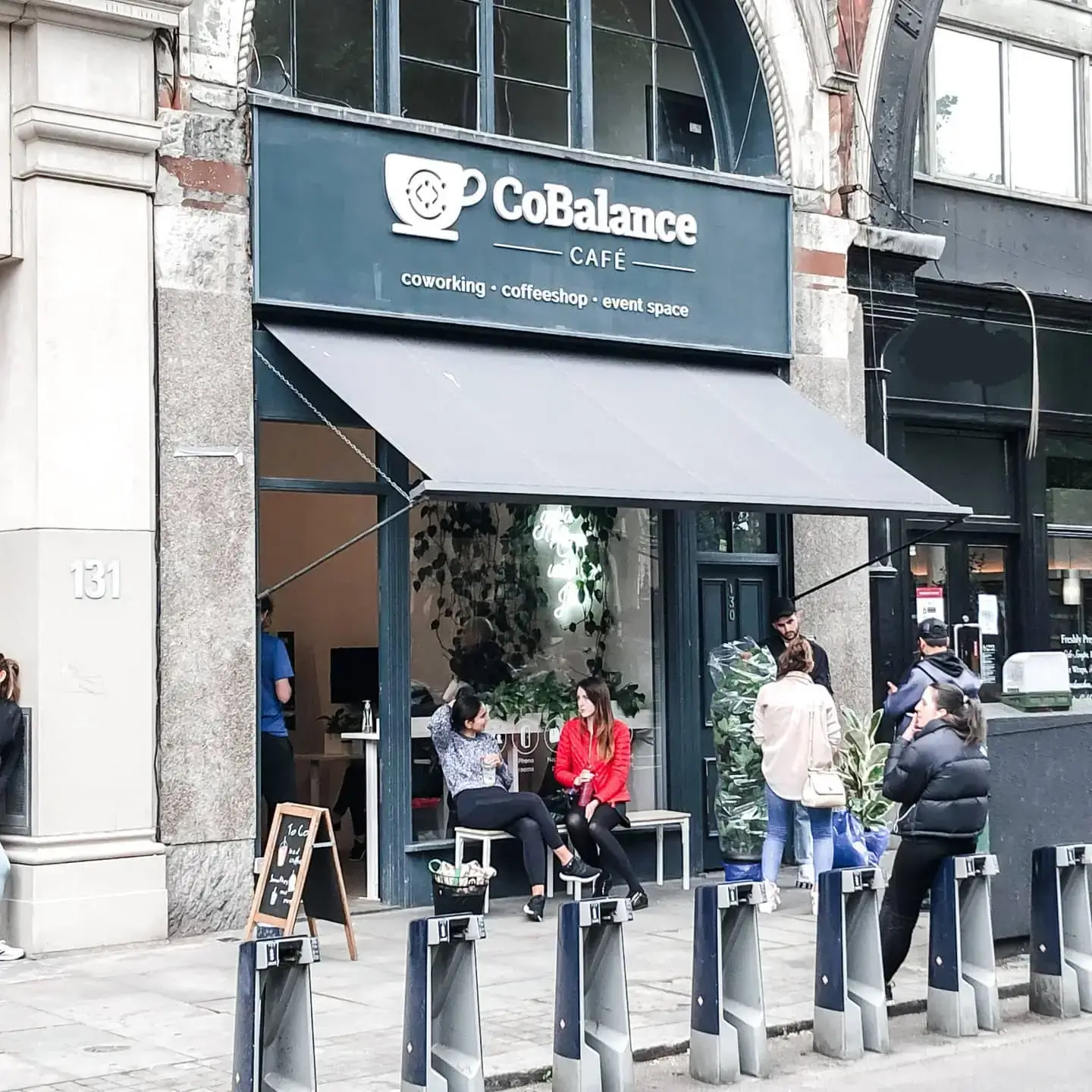 Cobalance Cafe interior photo 3