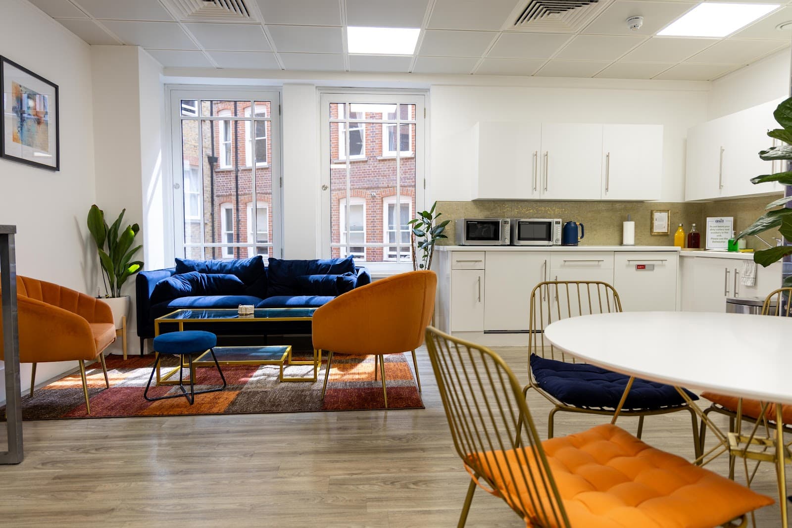 Office Space In Town St Paul's interior photo 6