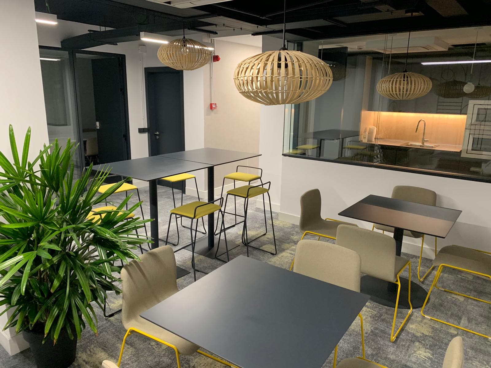 Coworking La Fábrica Cuatro Caminos interior photo 3