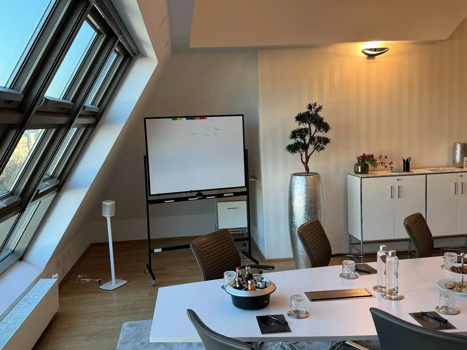 Satellite Office Berlin Haus Cumberland interior photo 3