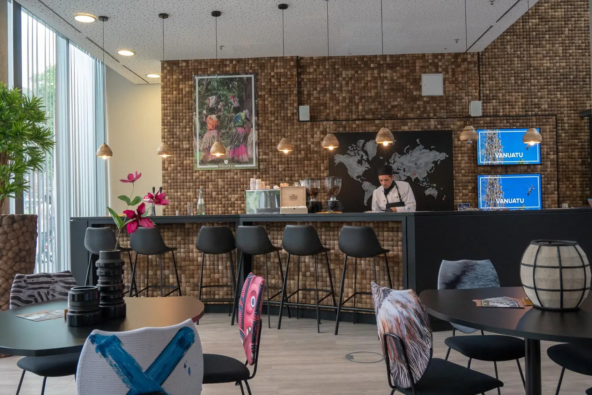 Tribes Frankfurt Baseler Platz interior photo 3