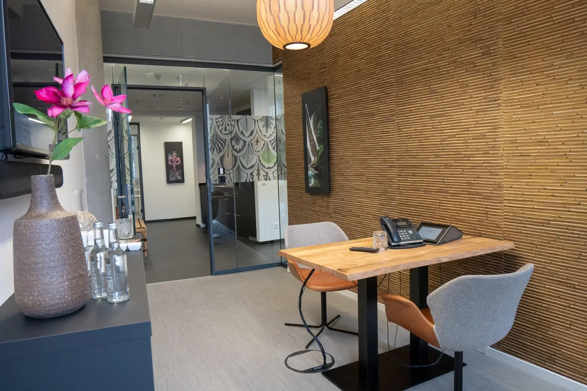 Tribes Frankfurt Baseler Platz interior photo 6