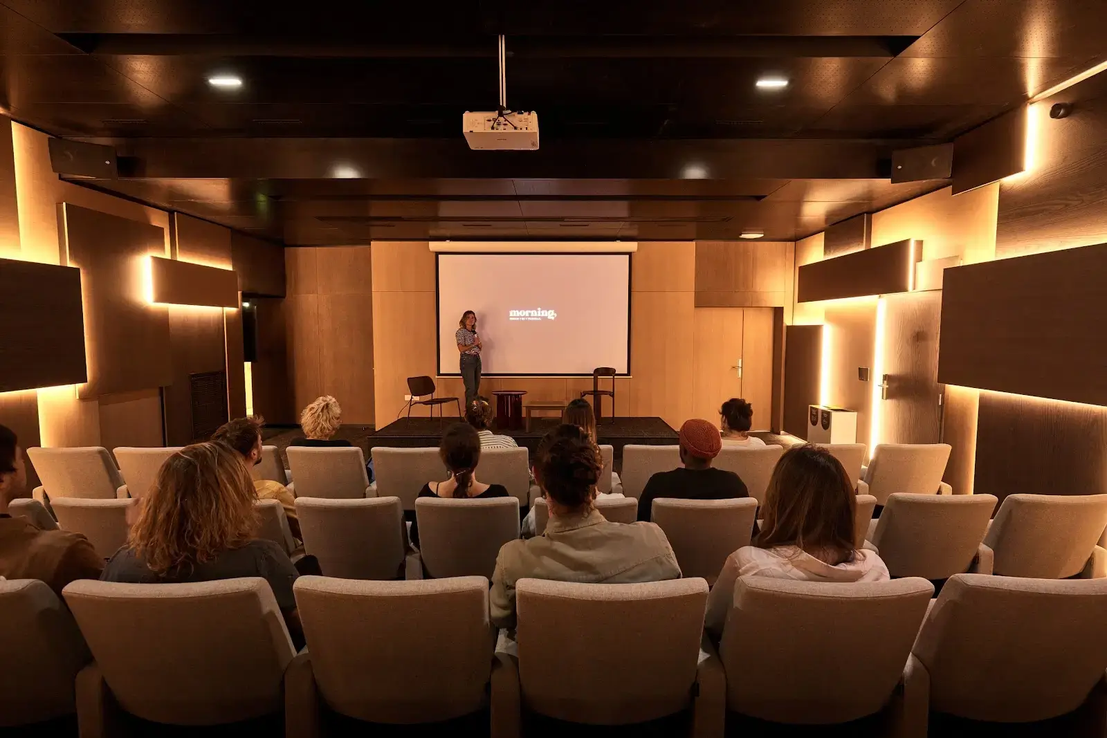 Morning, Laffitte interior photo 11