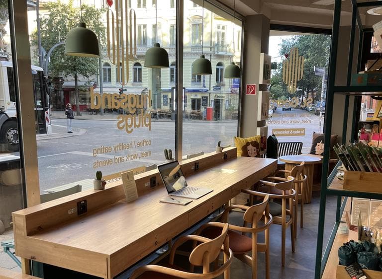 hugsandplugs GmbH interior photo 5