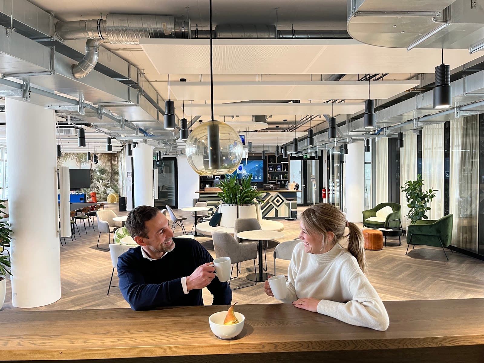 1000 Satellites München Weisses Quartier interior photo 5