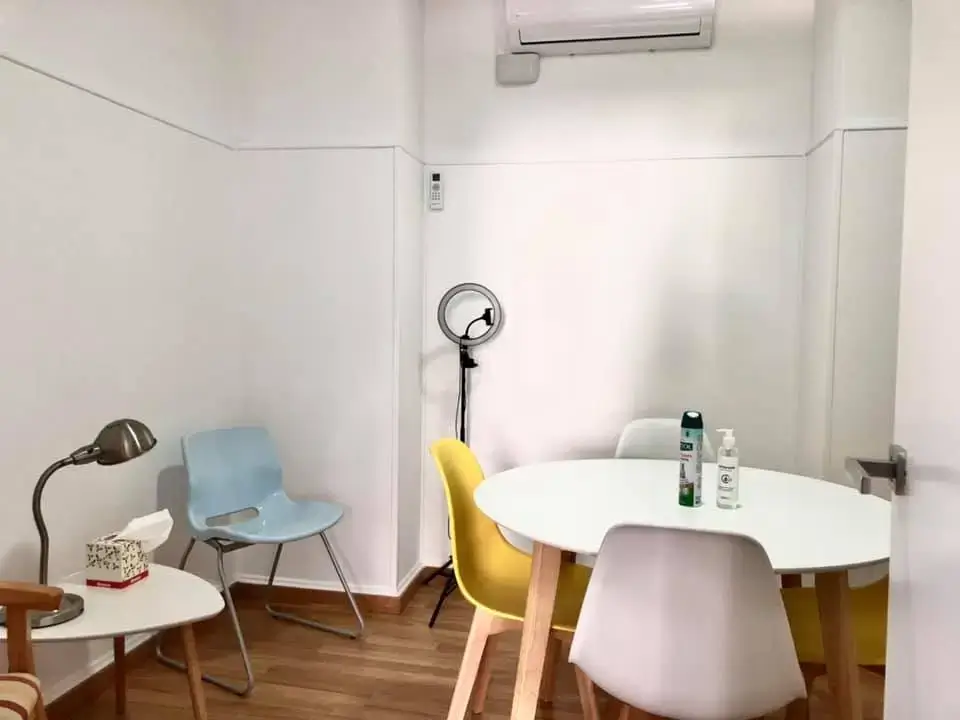 Simple Social Hub - Community · Coworking · Coliving interior photo 3