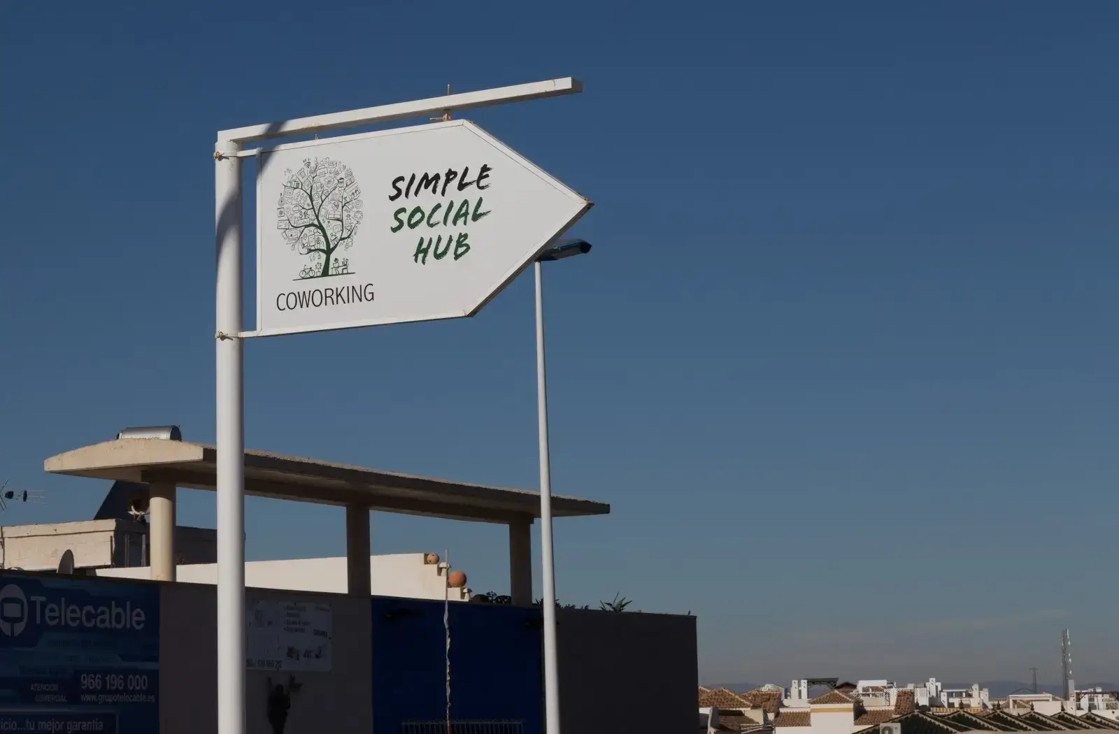 Simple Social Hub - Community · Coworking · Coliving interior photo 18