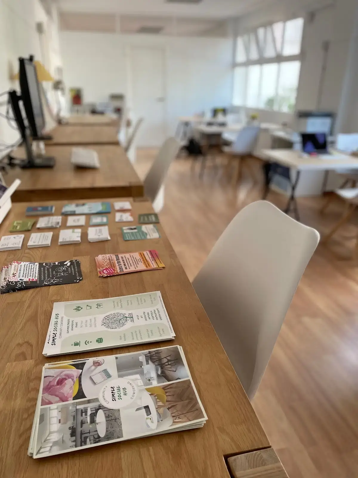 Simple Social Hub - Community · Coworking · Coliving interior photo 19