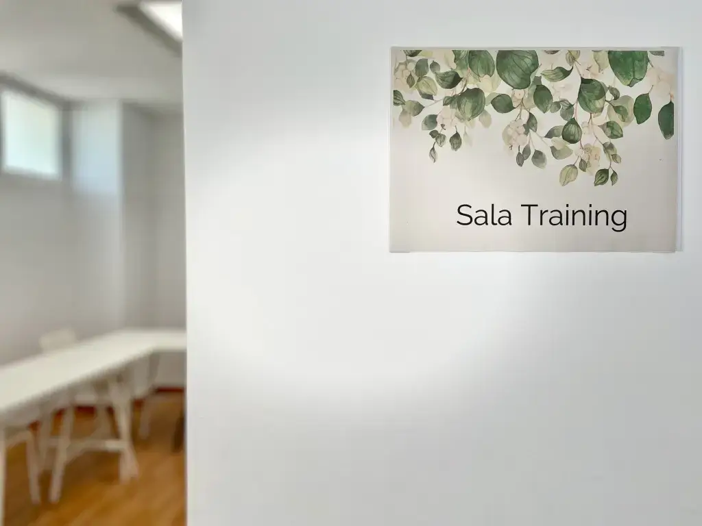 Simple Social Hub - Community · Coworking · Coliving interior photo 11