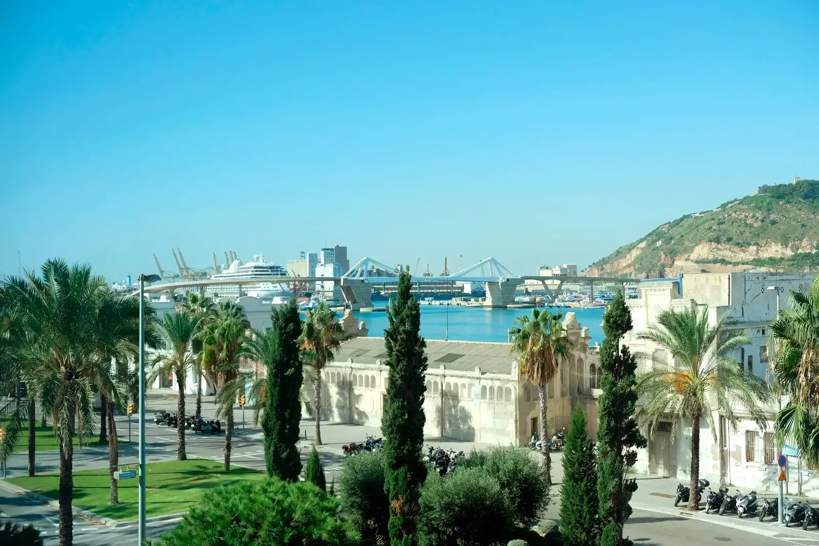 Monday Barceloneta interior photo 5