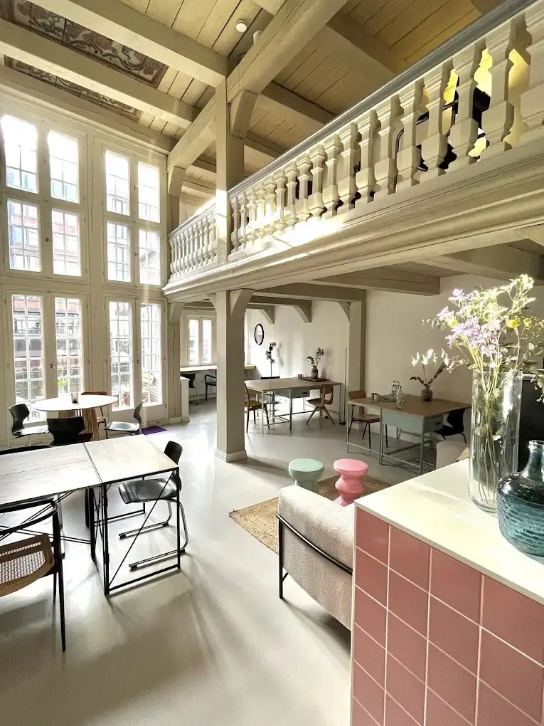 4 WALLS | Coworking | Eventlocation | Café | Store interior photo 3