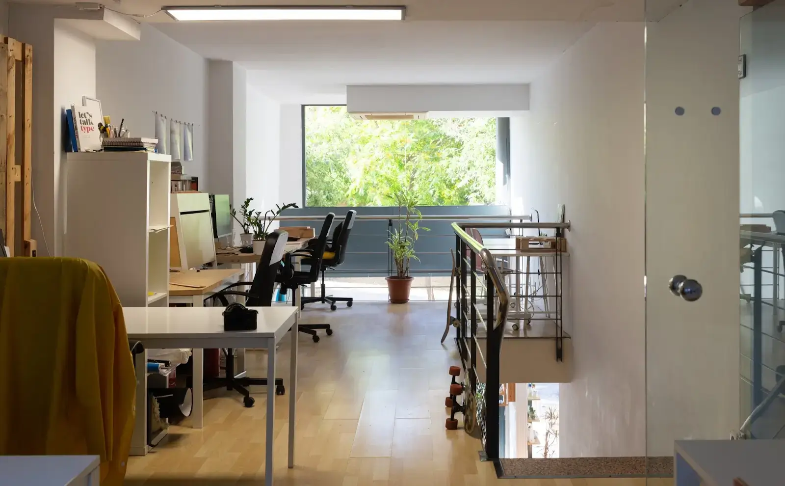 MAUI Beach Coworking interior photo 9