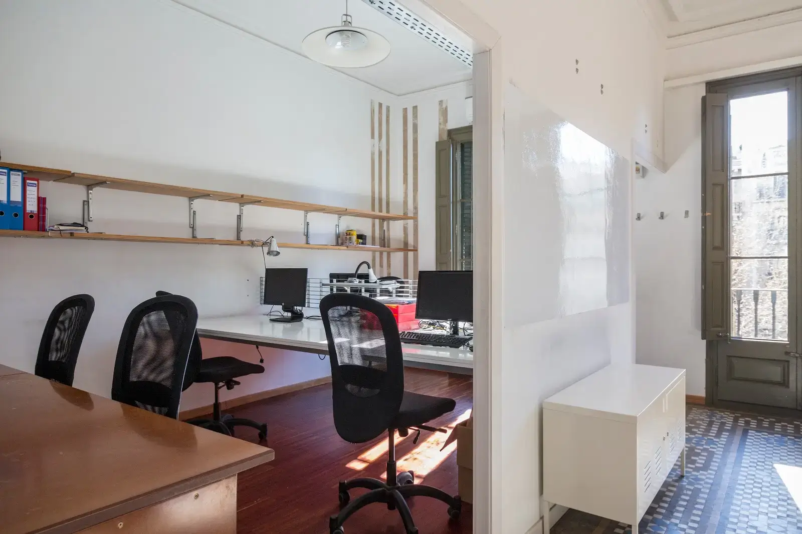 BCN575 interior photo 3