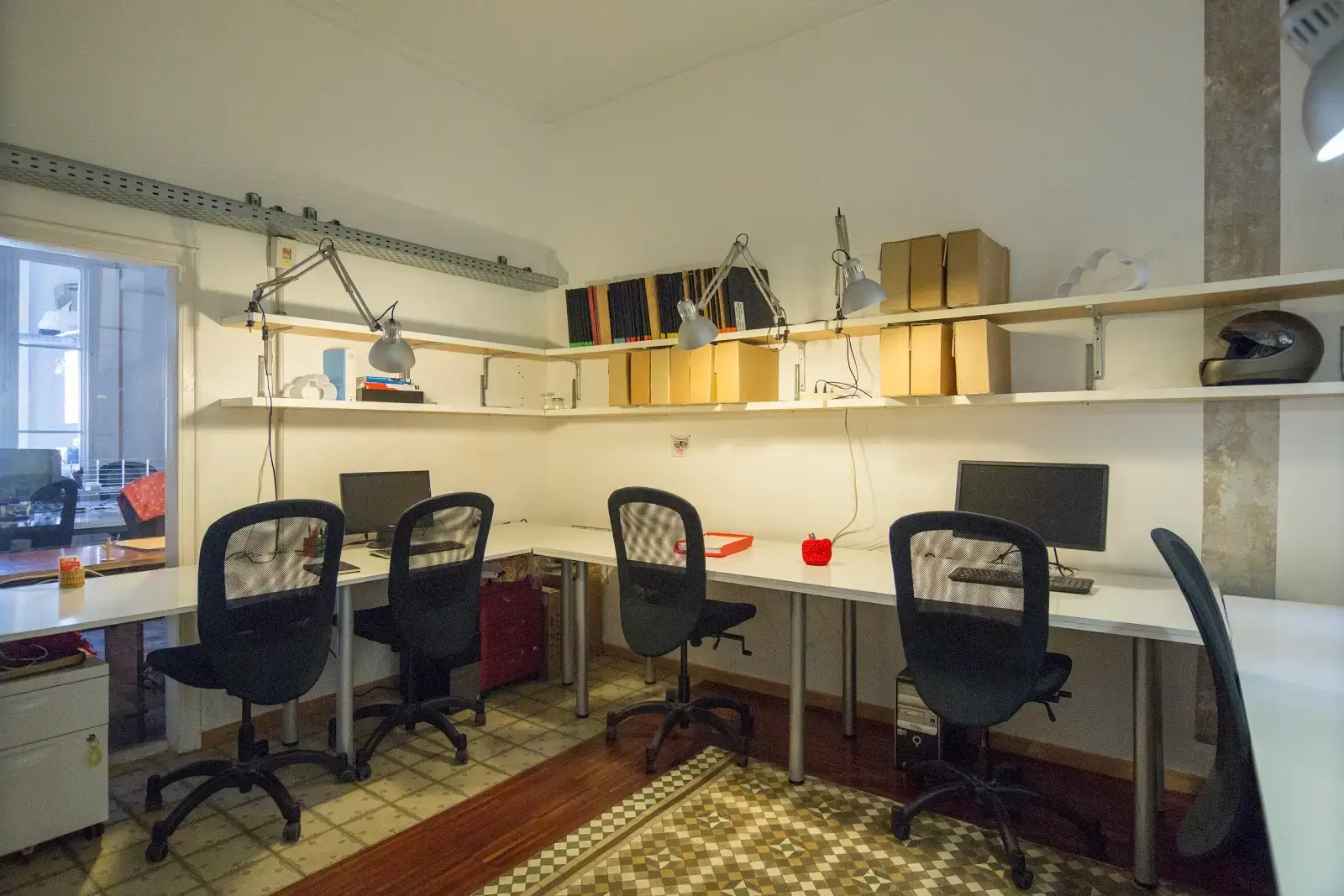 BCN575 interior photo 8