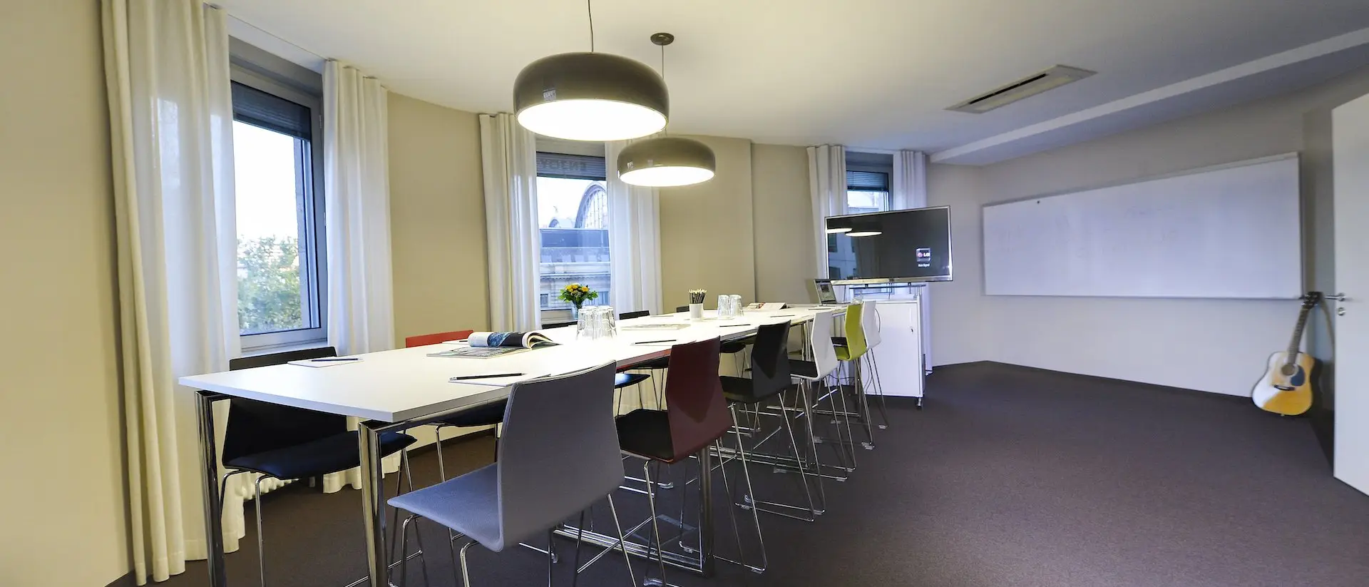 MEET/N/WORK Frankfurt interior photo 6