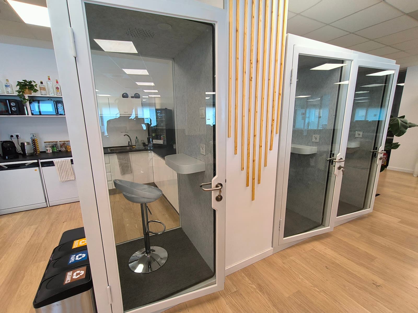 Day Pass at ExpresHub Coworking interior photo 9