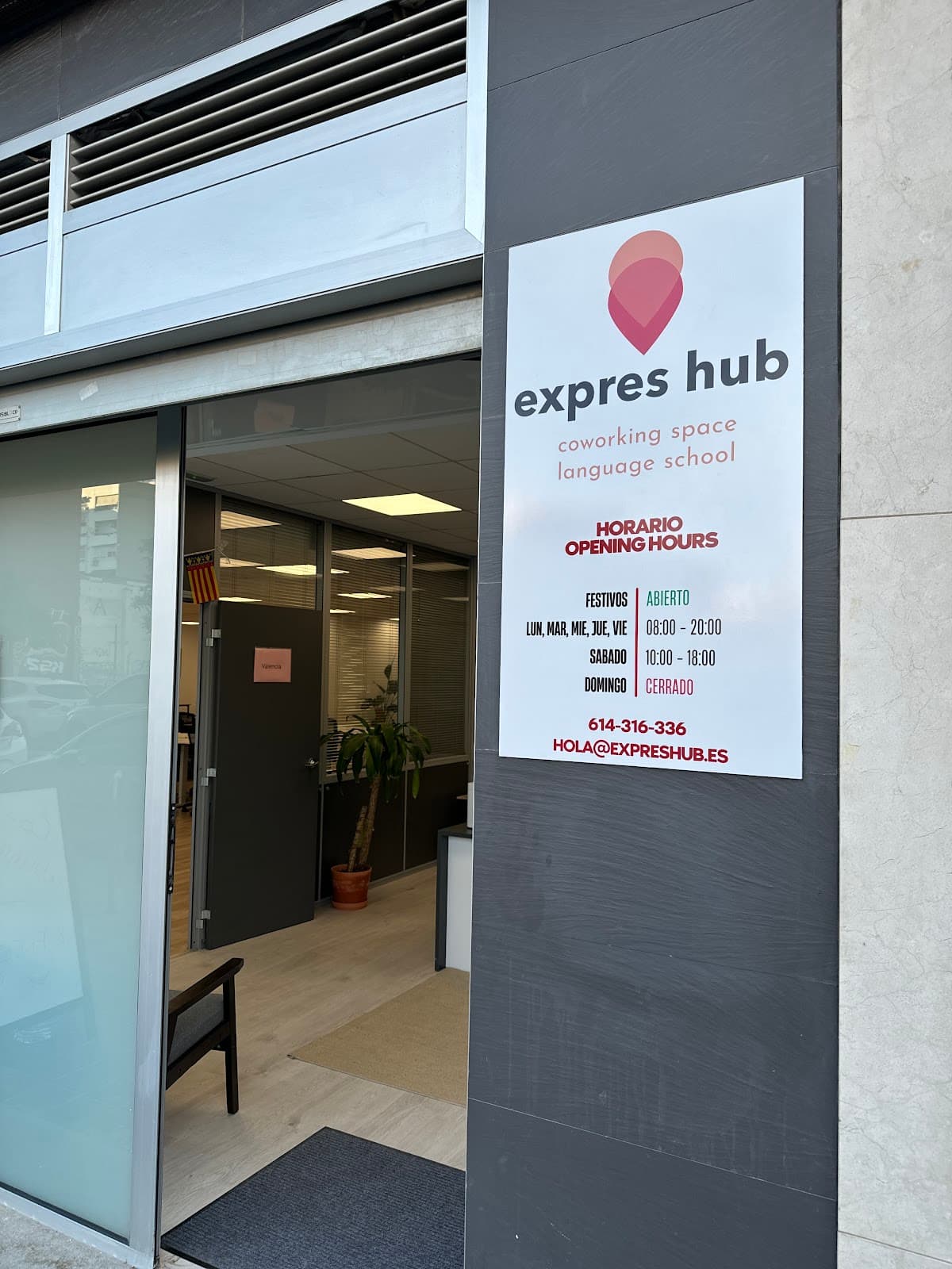 Day Pass at ExpresHub Coworking interior photo 10