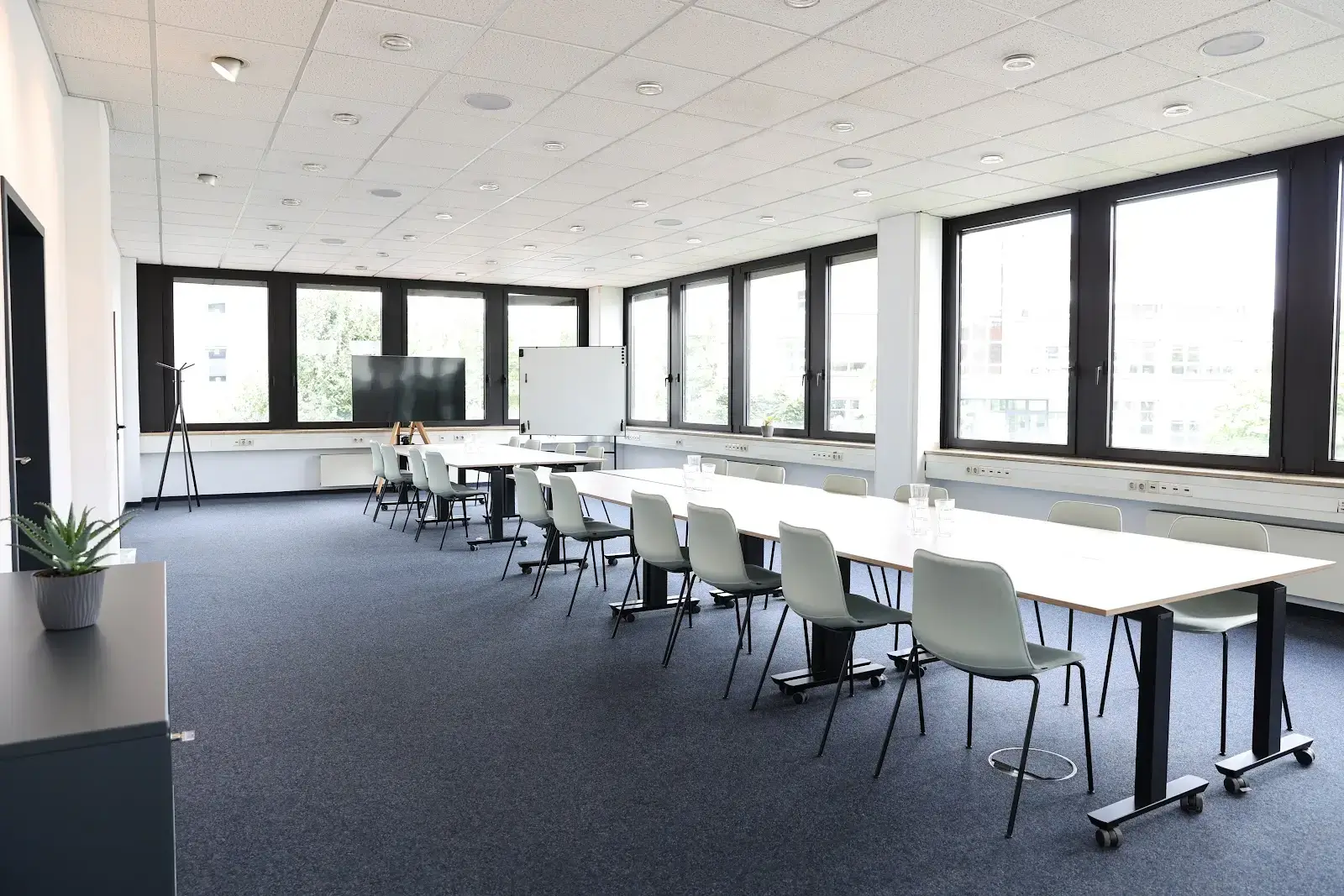 Rivvers Coworking Neuss Eastside interior photo 7