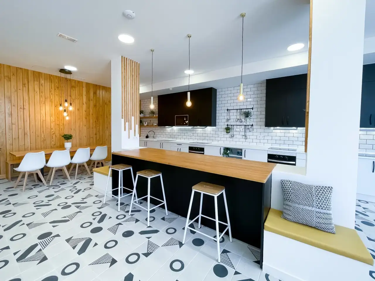 Coliving and Surfing interior photo 7