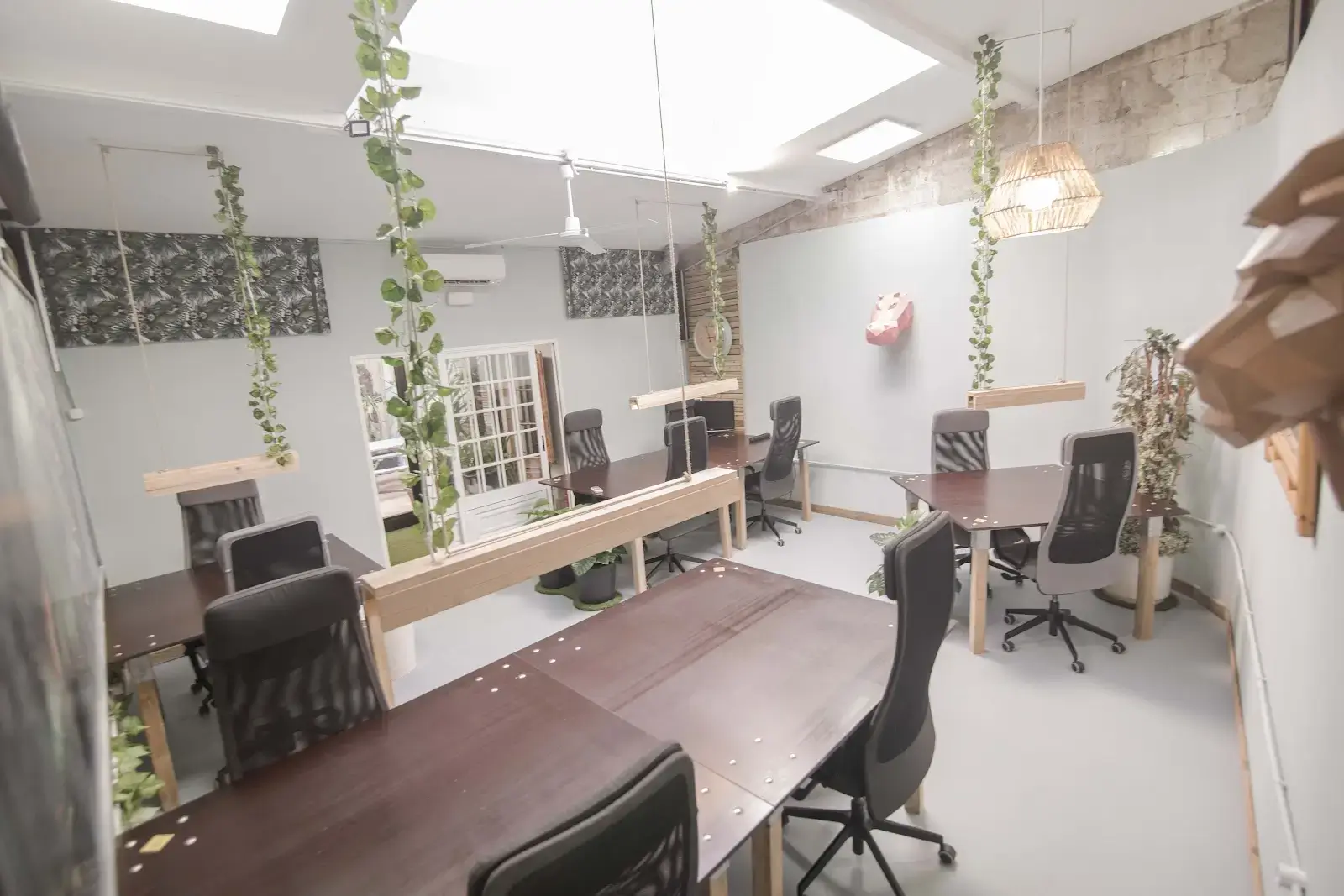 JUNGLE . coworking interior photo 9