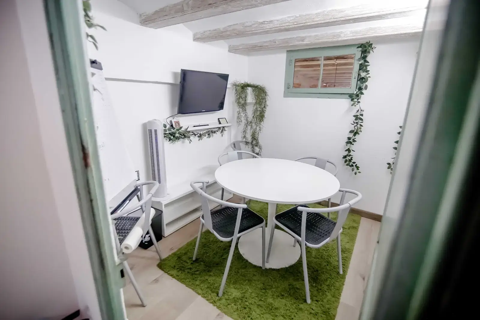 JUNGLE . coworking interior photo 10