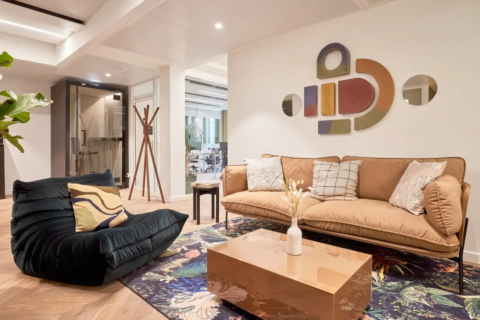 Morning, Bayard interior photo 6