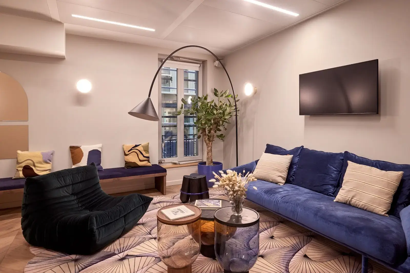 Morning, Bayard interior photo 7