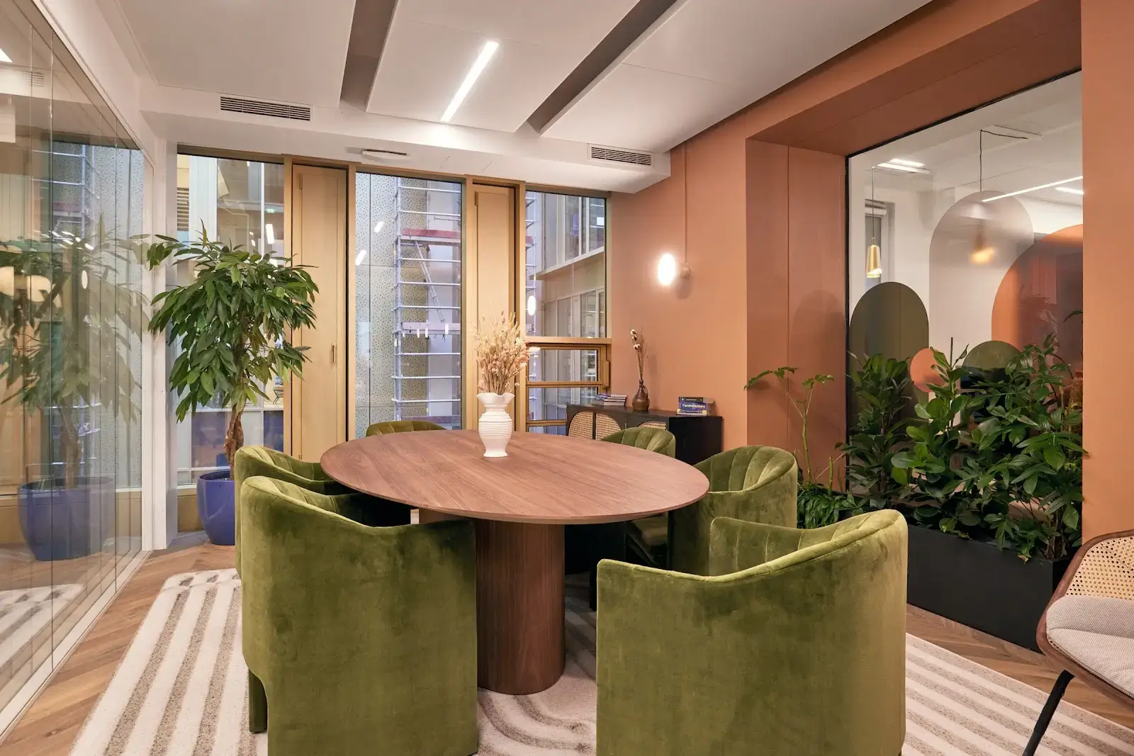 Morning, Bayard interior photo 9