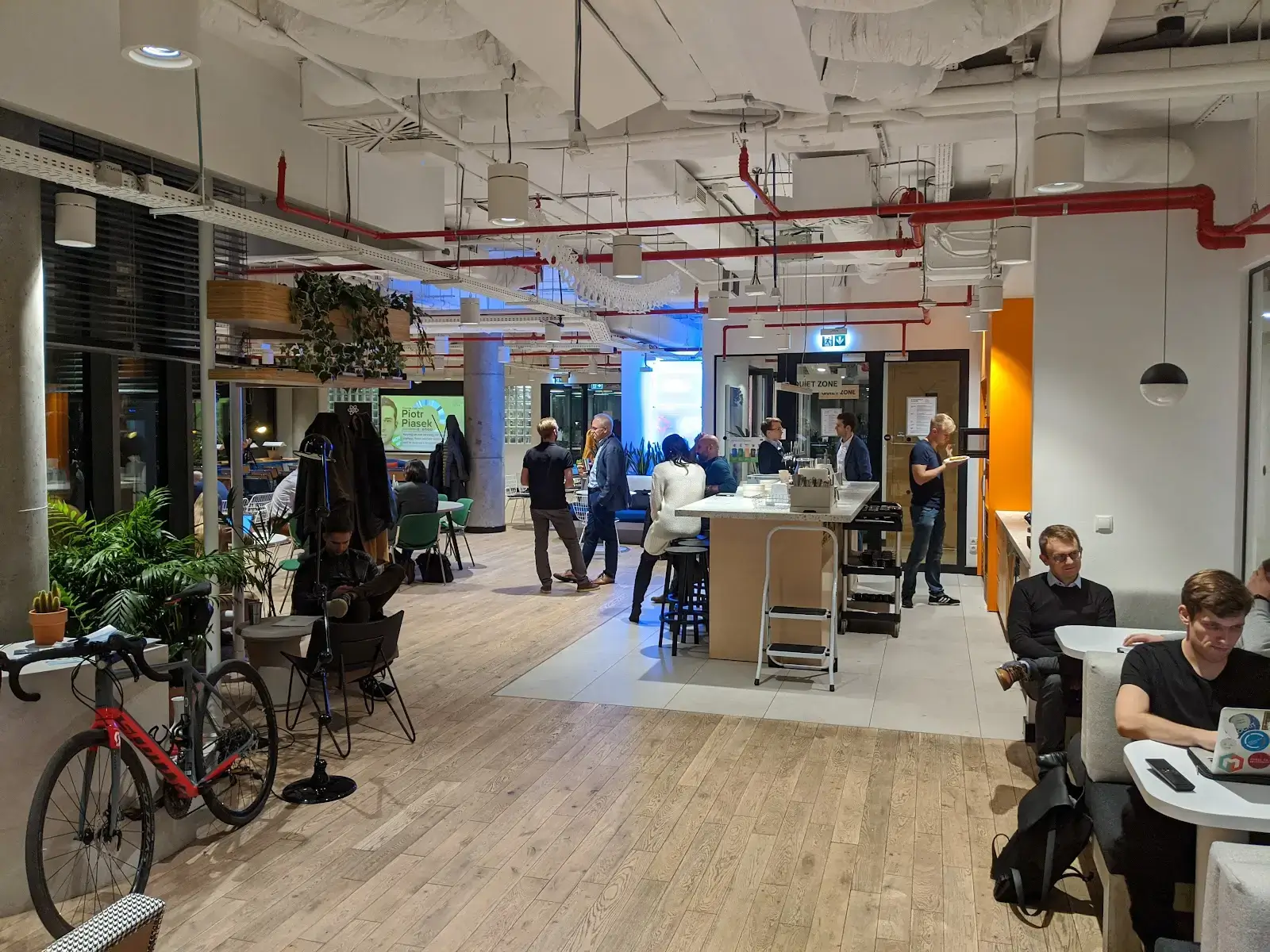 WeWork Krucza 50 interior photo 7