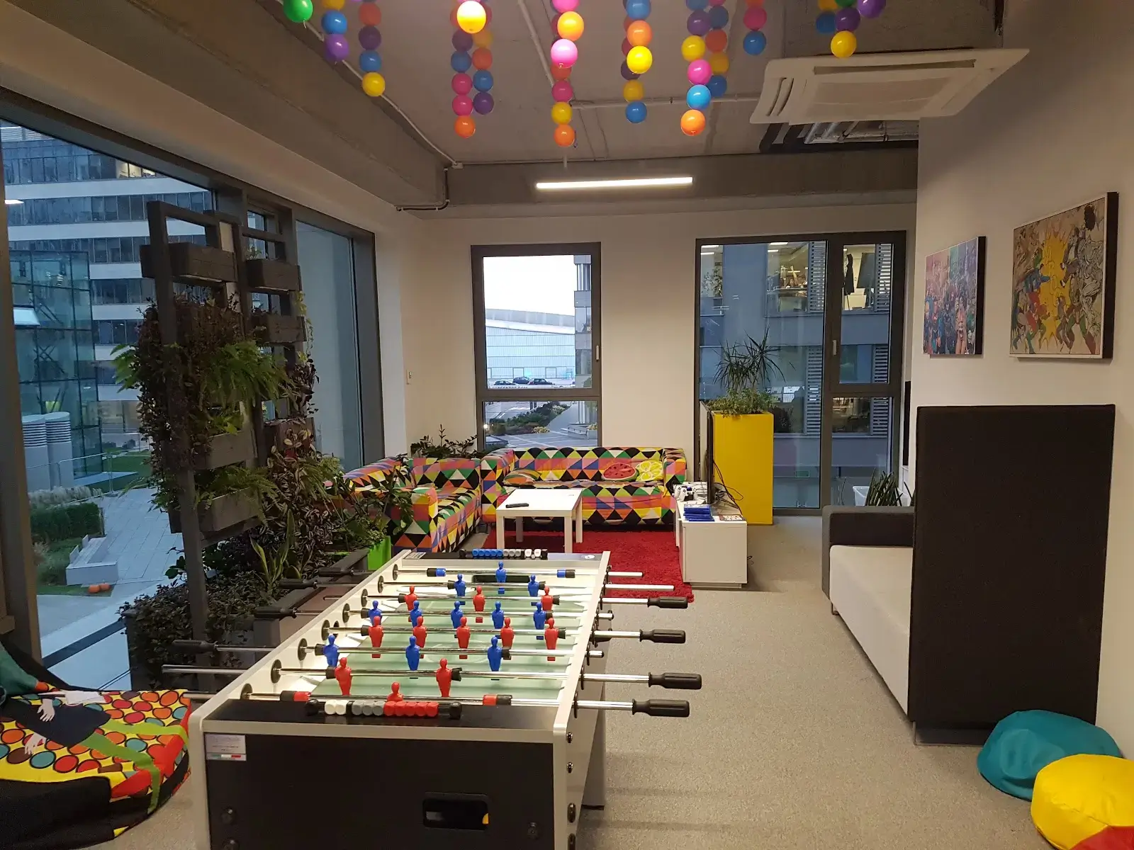 O4 Four interior photo 6