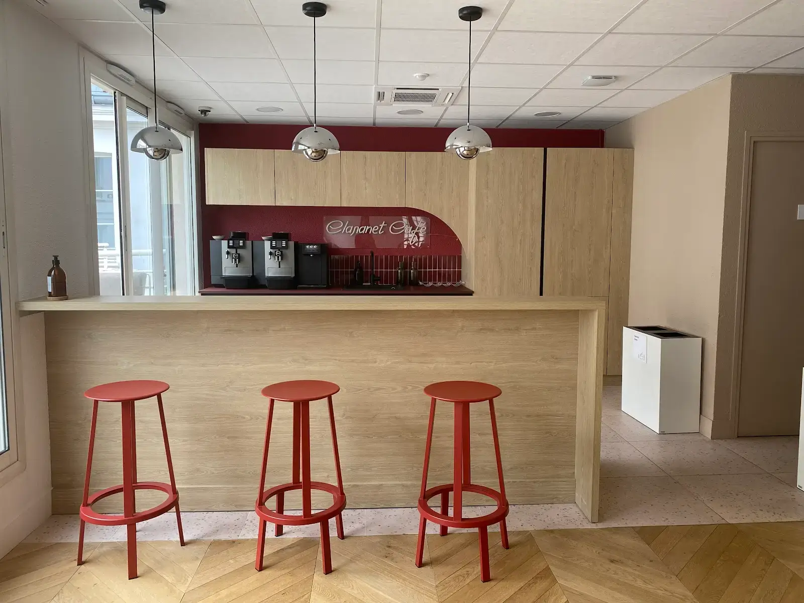 Morning, Faubourg Poissonnière interior photo 9