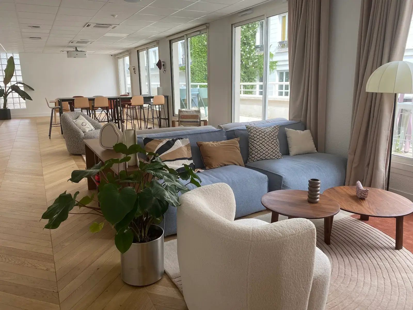 Morning, Faubourg Poissonnière interior photo 11