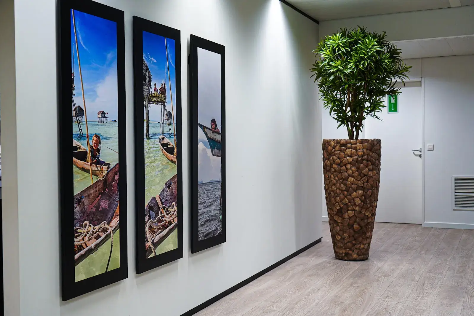 Tribes Brussels Central Station interior photo 4