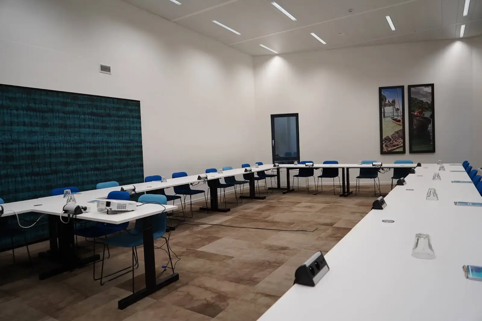 Tribes Brussels Central Station interior photo 6