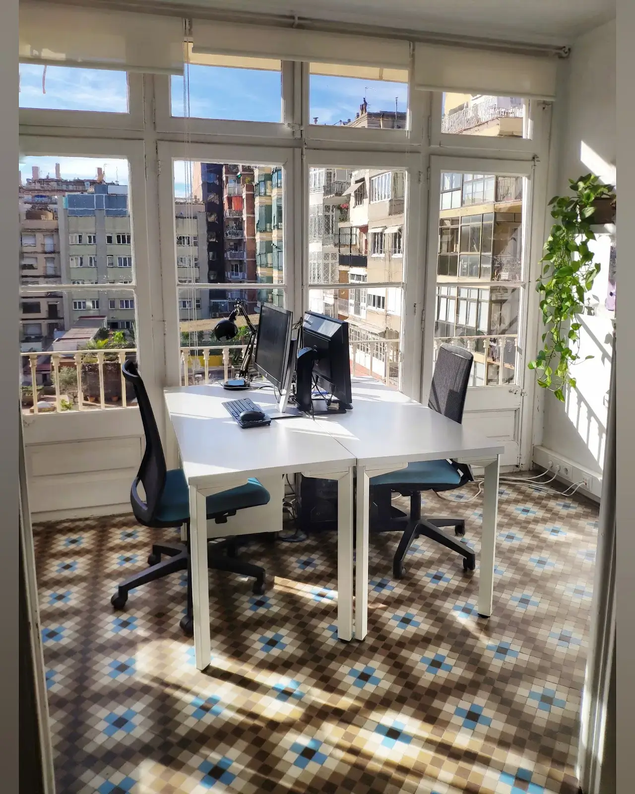 Meet BCN - Coworking Space in Barcelona interior photo 2