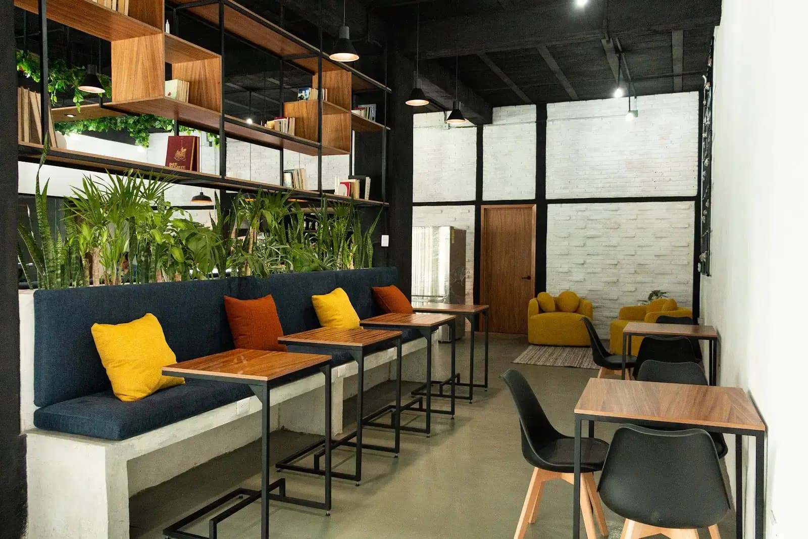 Thinkhub Coworking interior photo 2